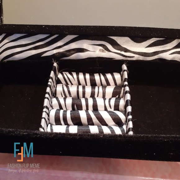 3 Piece Sofa and High Heels Jewelry Box and Ring Holders Set - Picture 8 of 12